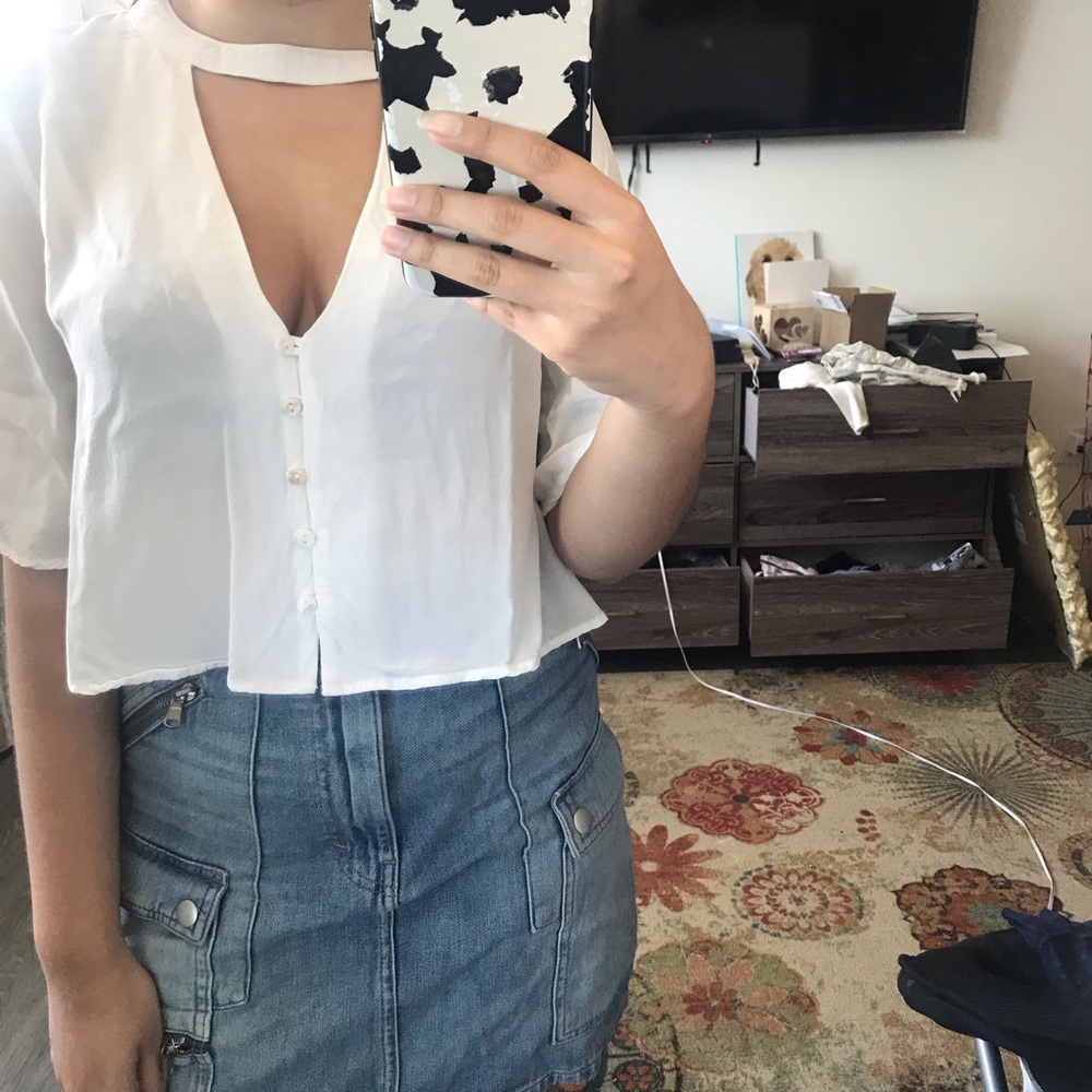 white button button-up 🧷 - Picture 7 of 8
